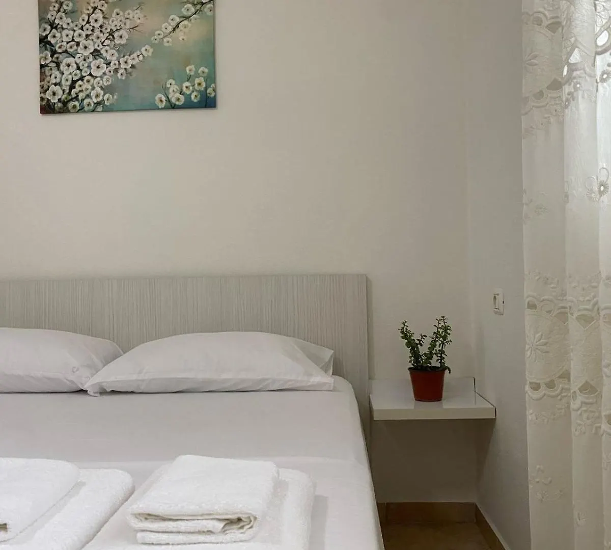 アパート Gazi Villa Vlorë アルバニア
