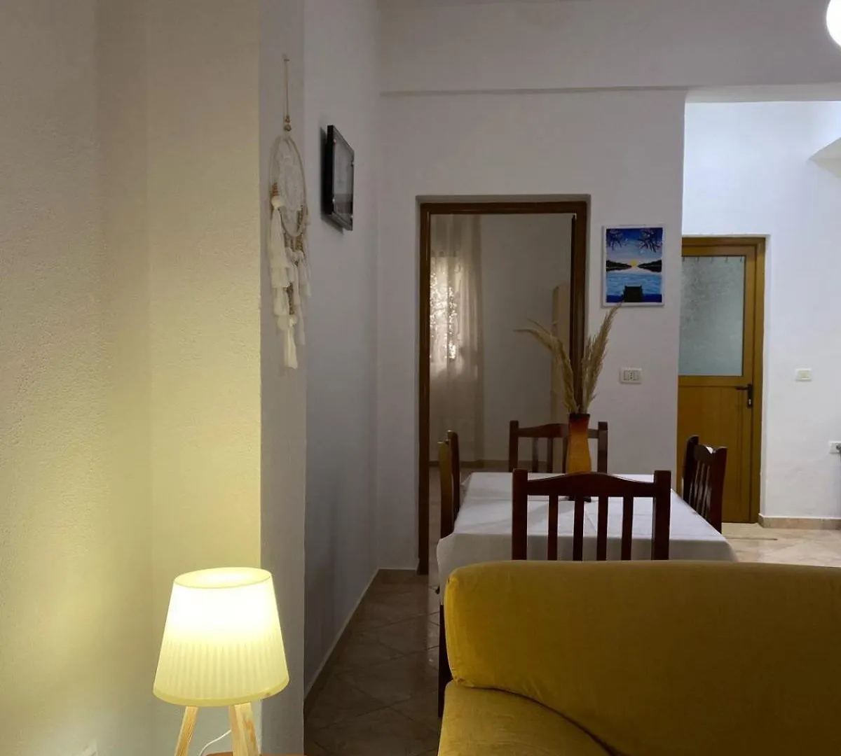 Gazi Villa Vlorë アパート