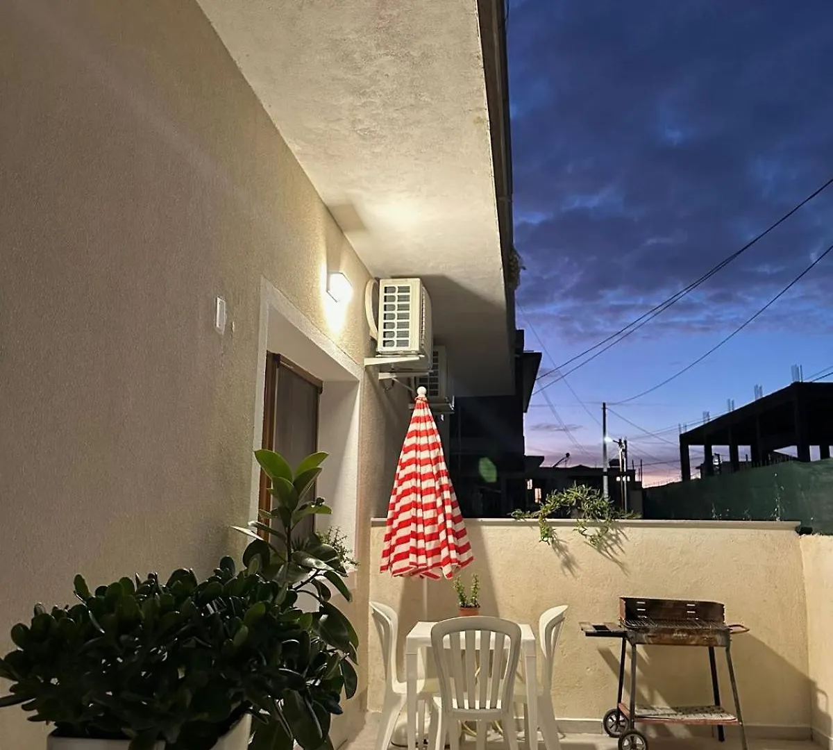 アパート Gazi Villa Vlorë
