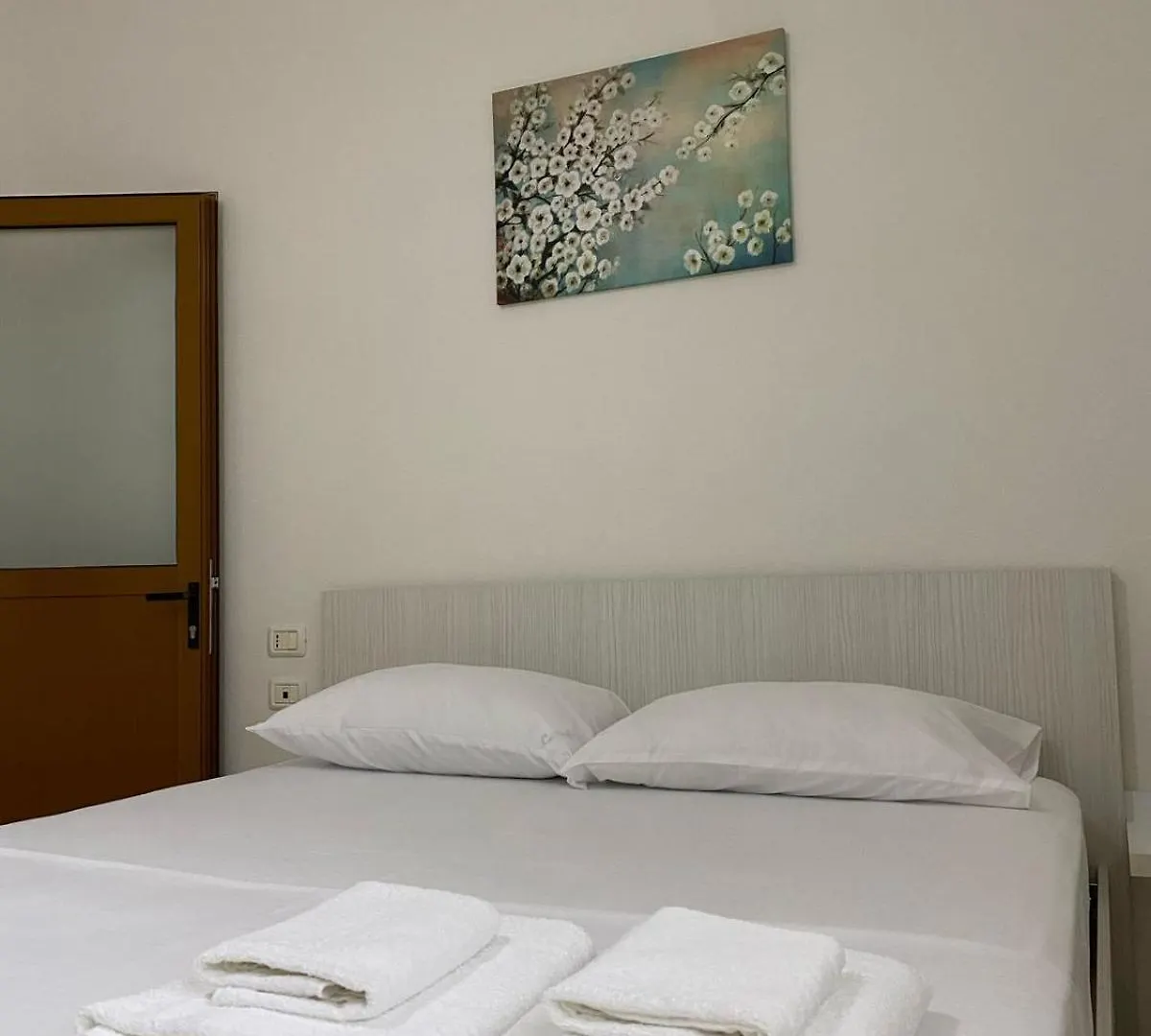 Gazi Villa Vlorë アパート